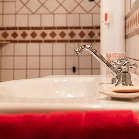 Marbel Gandolfo Apartment